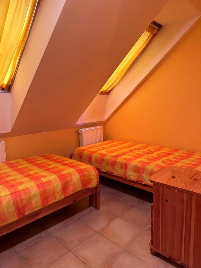 Apartment Roman Villa เฮวิซ ภายนอก รูปภาพ