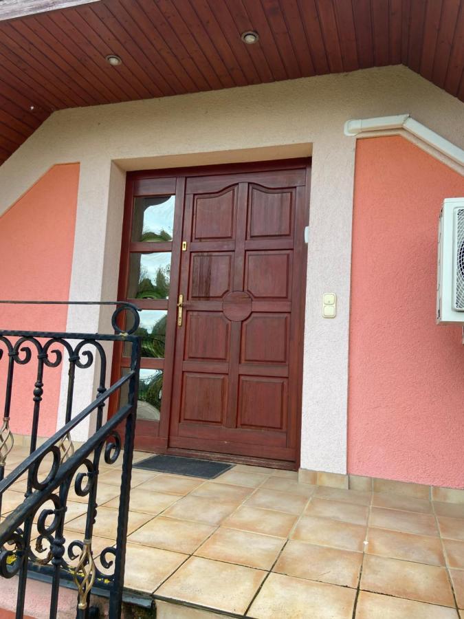 Apartment Roman Villa เฮวิซ ภายนอก รูปภาพ